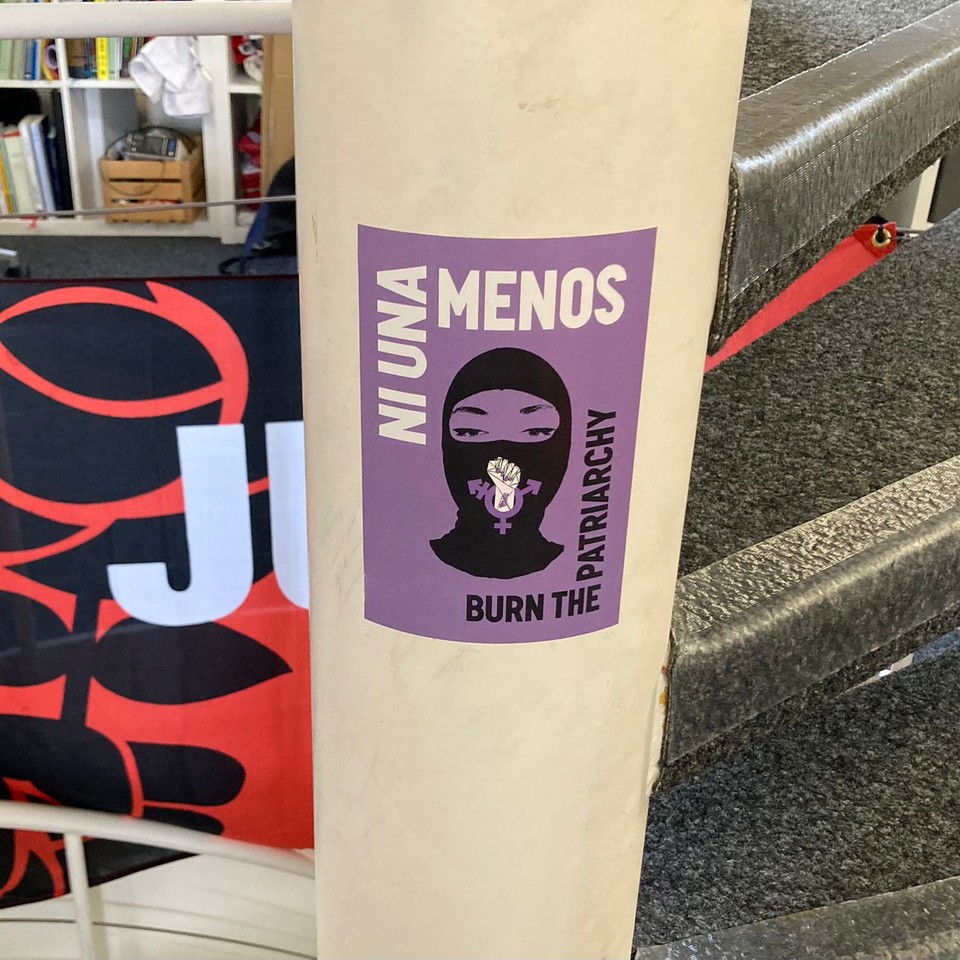 La lutte continue ! Commande tes stickers féministes